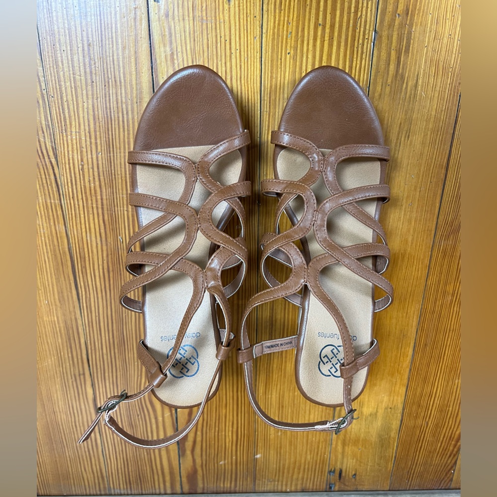 Daisy Fuentes brown wedge sandals